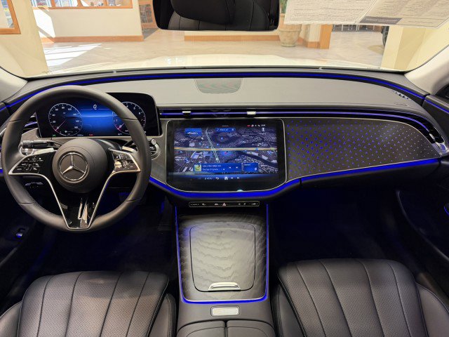 Used 2025 Mercedes-Benz E 350 Sedan image 11
