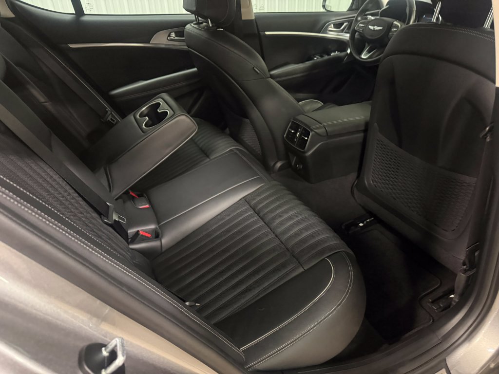 Used 2023 Genesis G70 3.3T AWD/4WD image 28