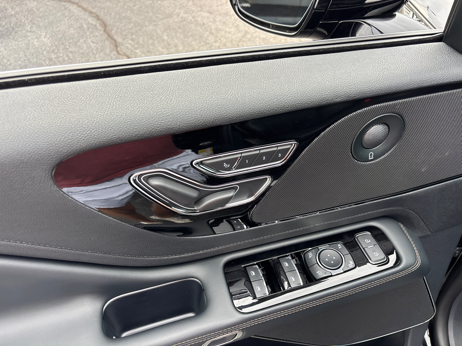 New 2026 Lincoln Aviator AWD image 12