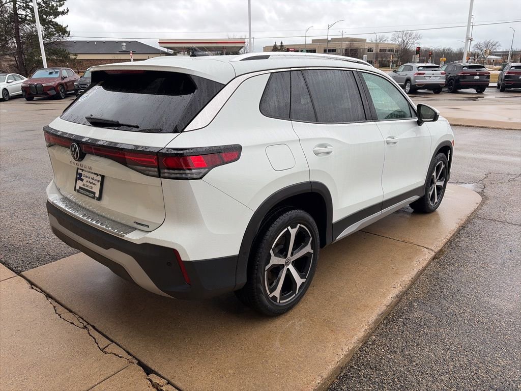 Certified 2025 Volkswagen Tiguan SE image 9