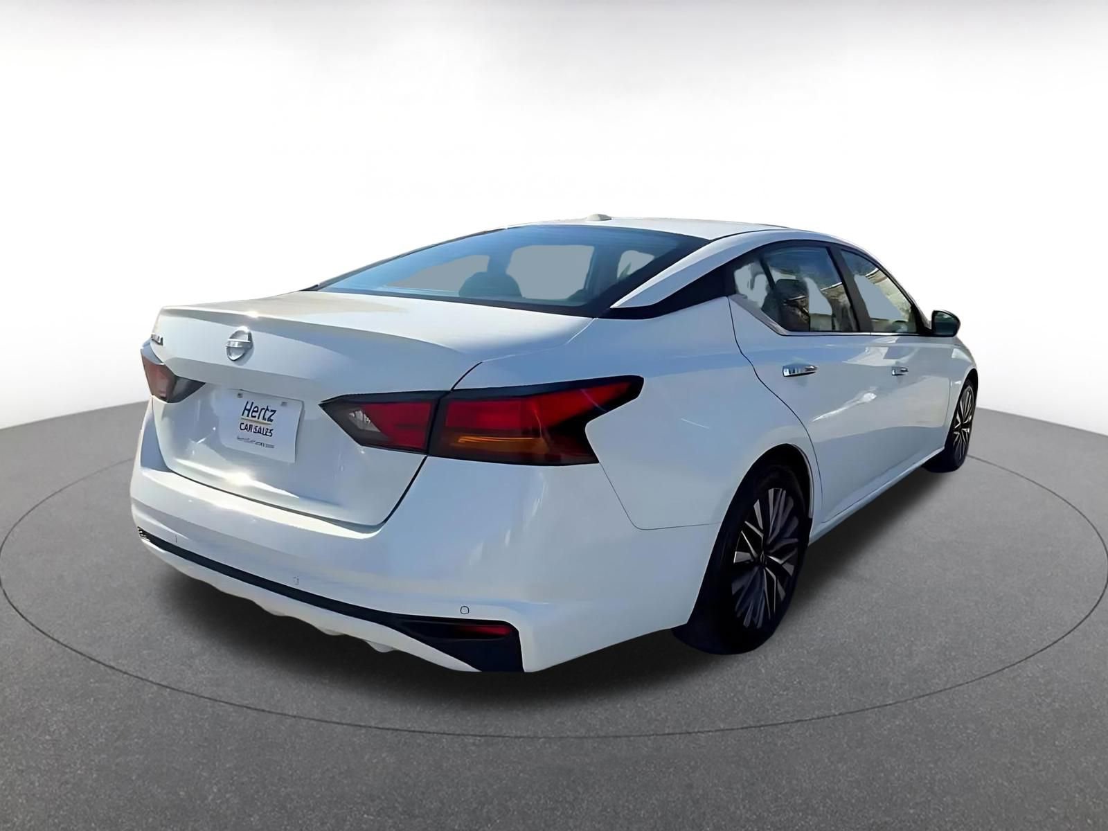 Used 2025 Nissan Altima 2.5 SV image 14