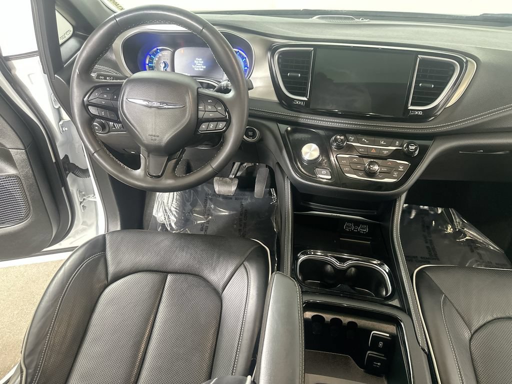 Used 2024 Chrysler Pacifica Premium FWD image 20