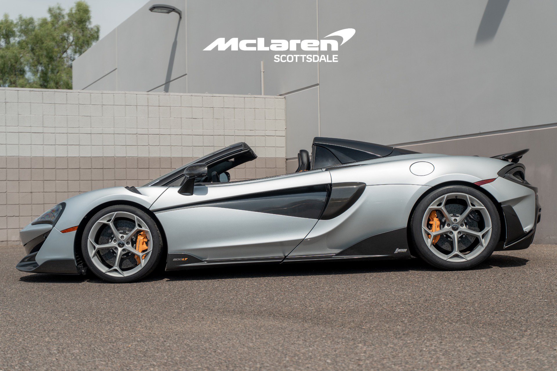 Used 2020 McLaren 600LT Spider RWD image 4