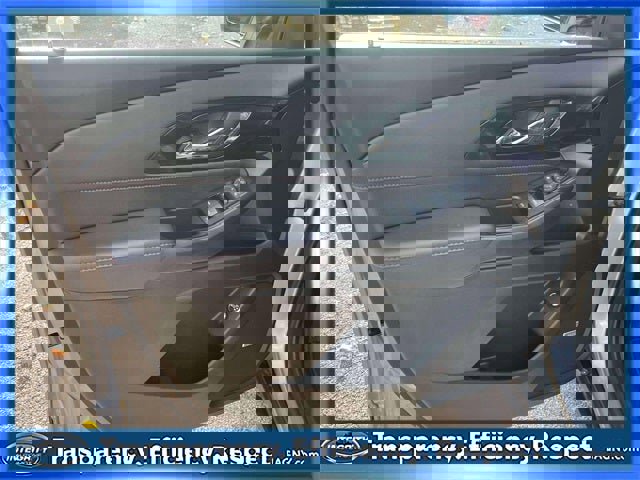 Used 2023 Chevrolet Traverse RS image 17