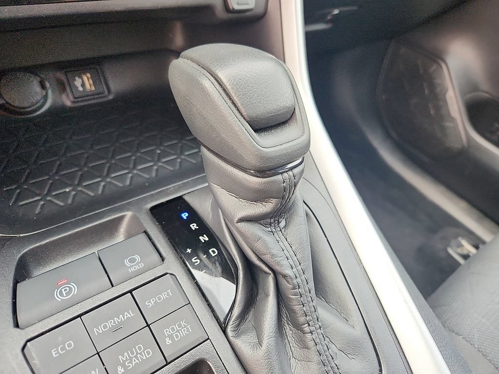 Used 2025 Toyota RAV4 XLE AWD/4WD image 14