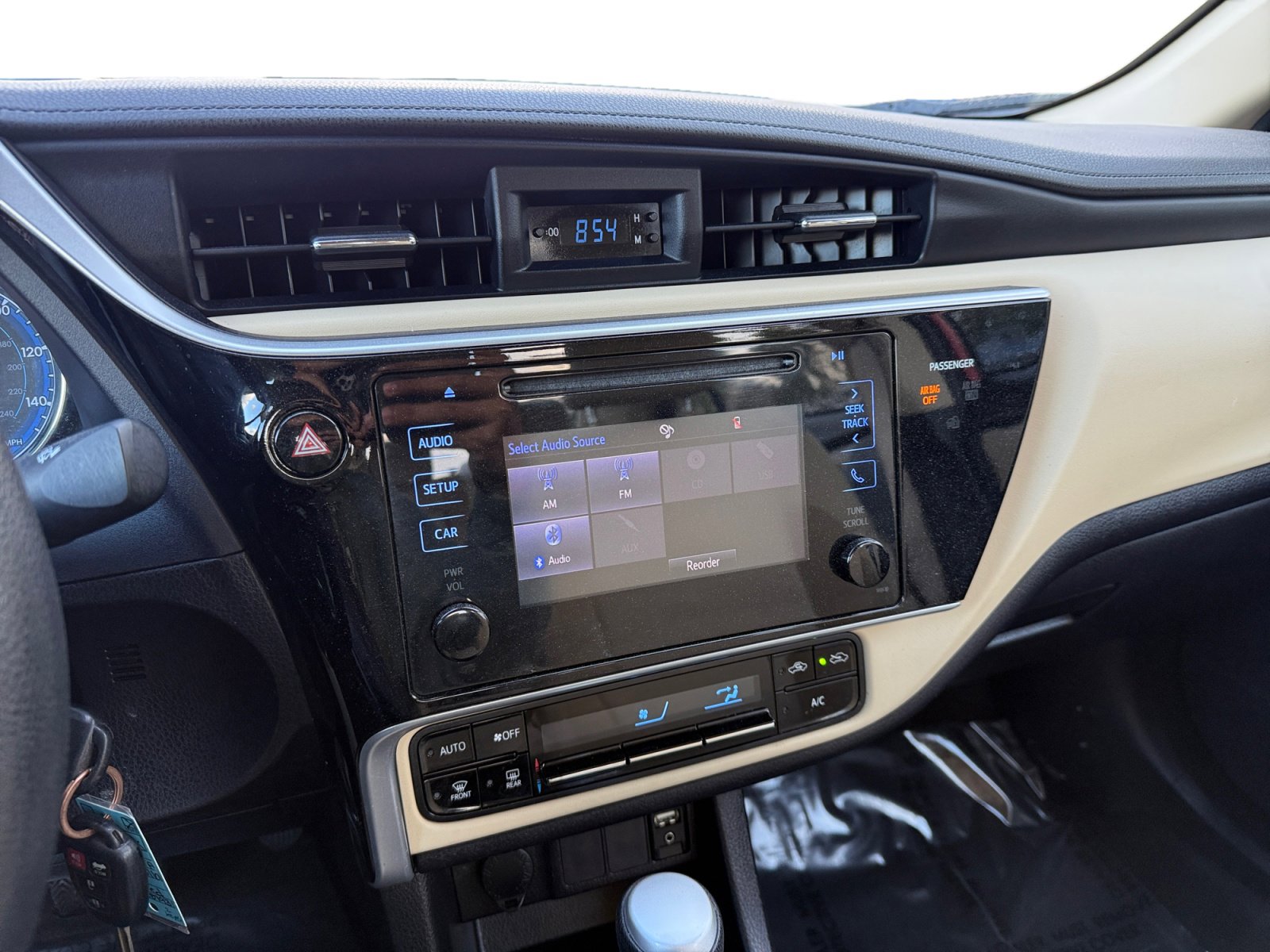 Used 2017 Toyota Corolla LE image 12