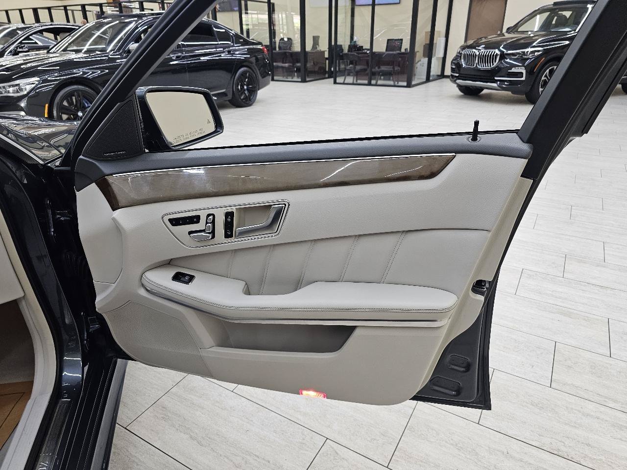 Used 2014 Mercedes-Benz E 550 4MATIC Sedan image 38