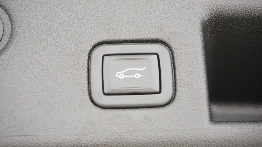 Used 2022 Chevrolet Equinox LT w/ Driver Convenience Package image 21