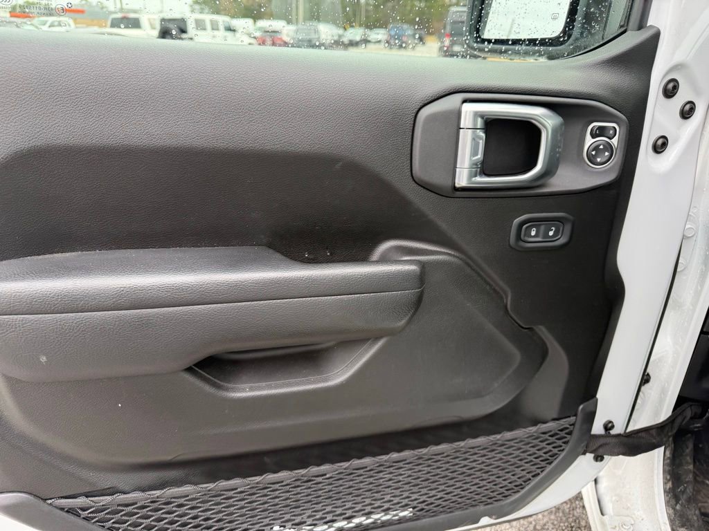 Used 2024 Jeep Gladiator Sport image 10