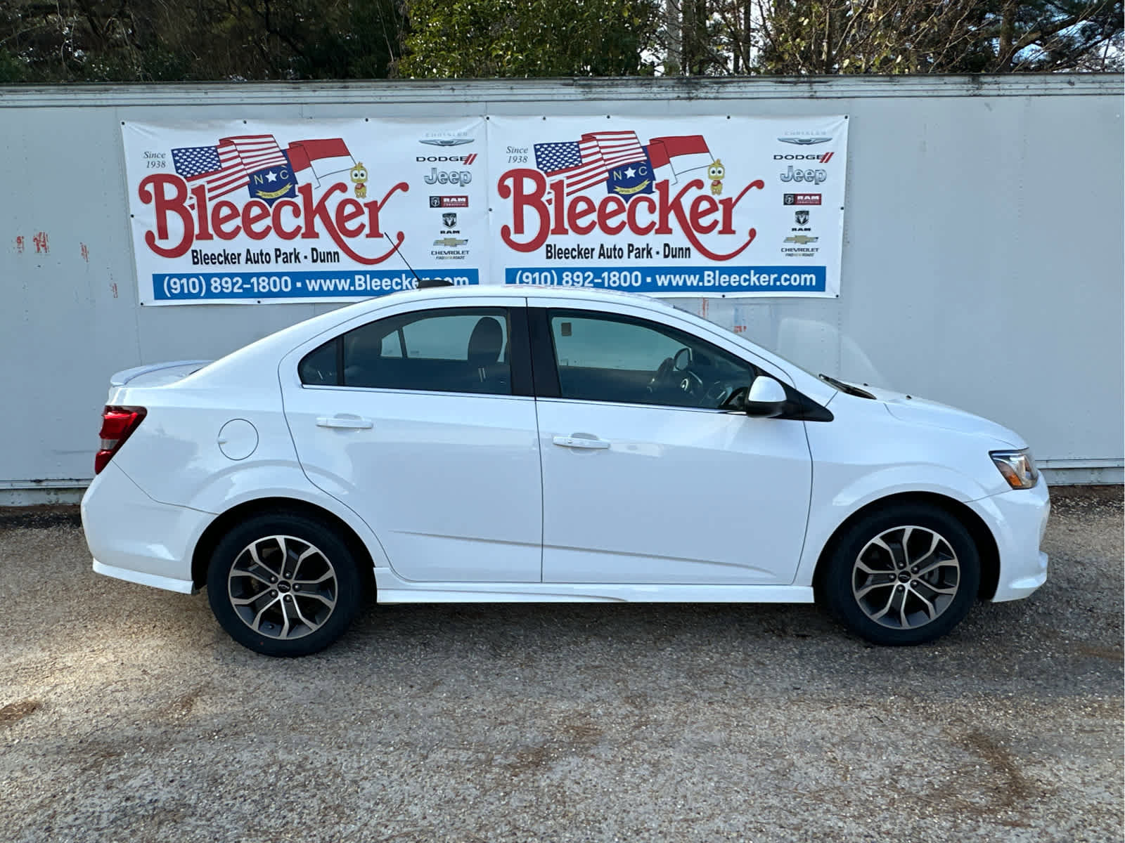 Used 2020 Chevrolet Sonic LT w/ Convenience Package image 2