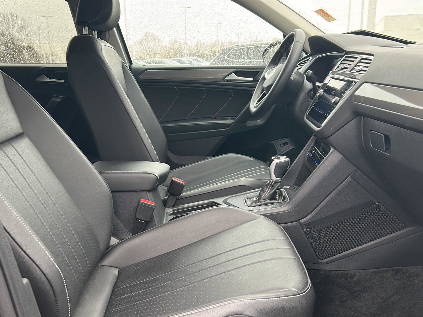 Used 2024 Volkswagen Tiguan SE image 21