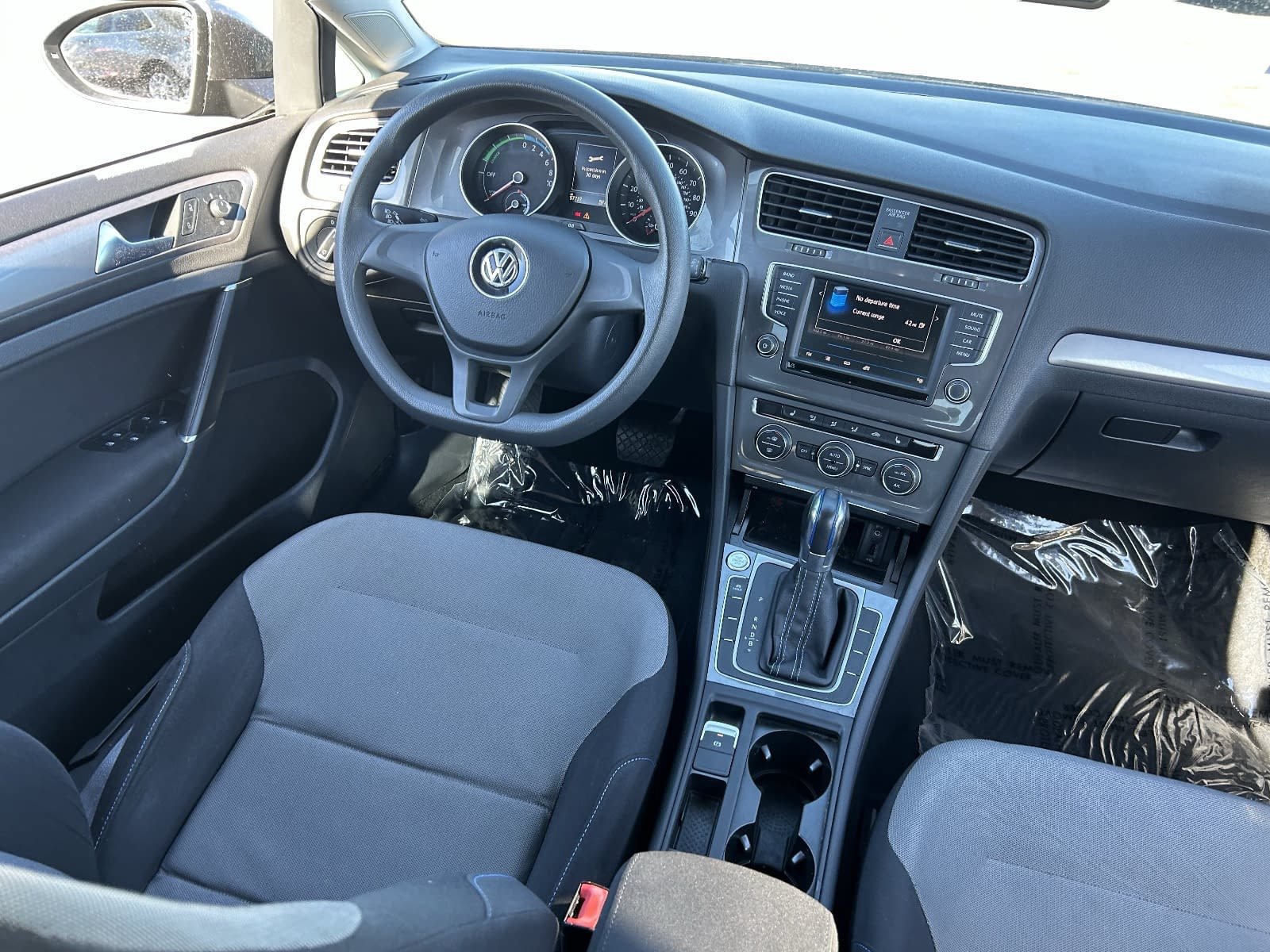 Used 2016 Volkswagen e-Golf SE w/ DC Fast Charging Package FWD image 17