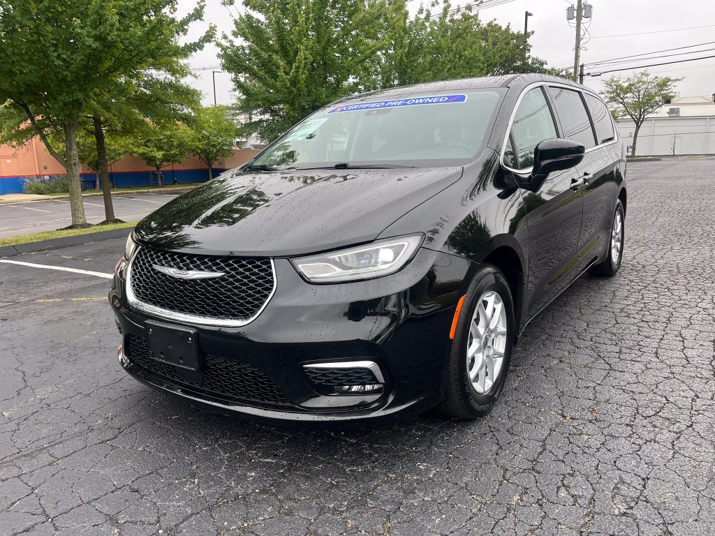 Used 2024 Chrysler Pacifica Touring-L FWD image 1