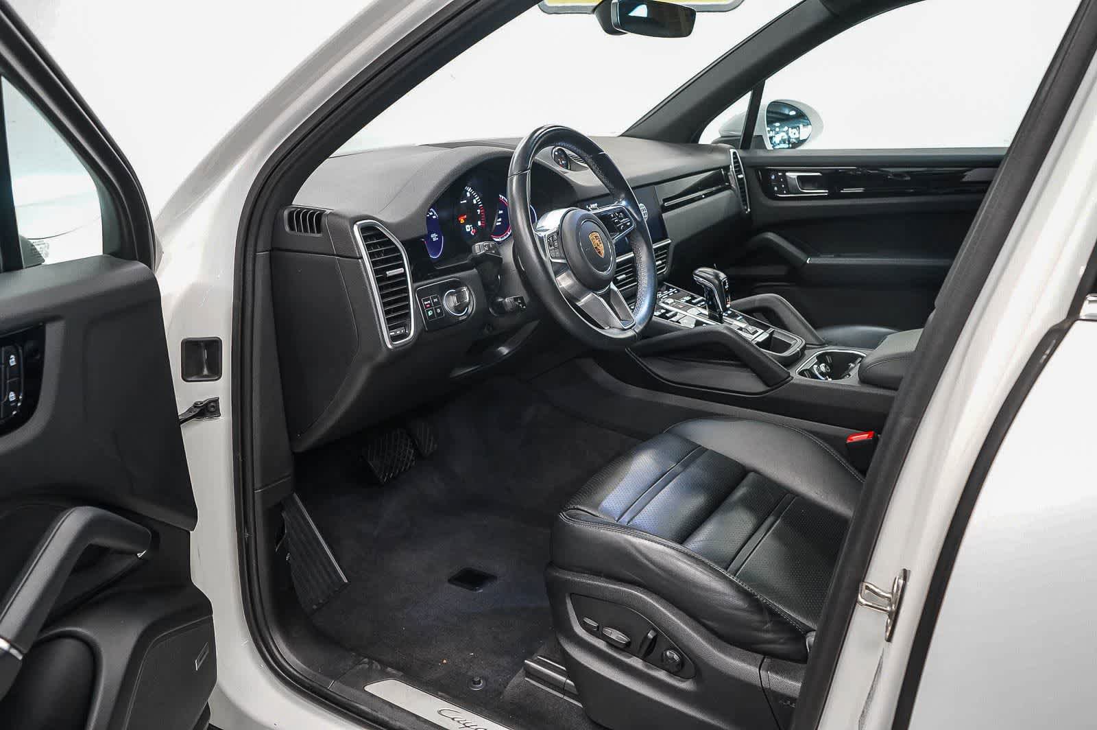 Used 2022 Porsche Cayenne AWD/4WD image 18