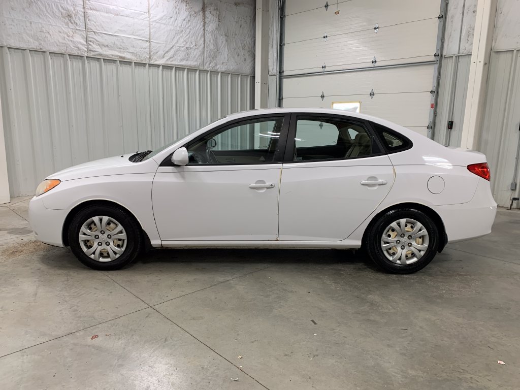 Used 2010 Hyundai Elantra GLS FWD image 3