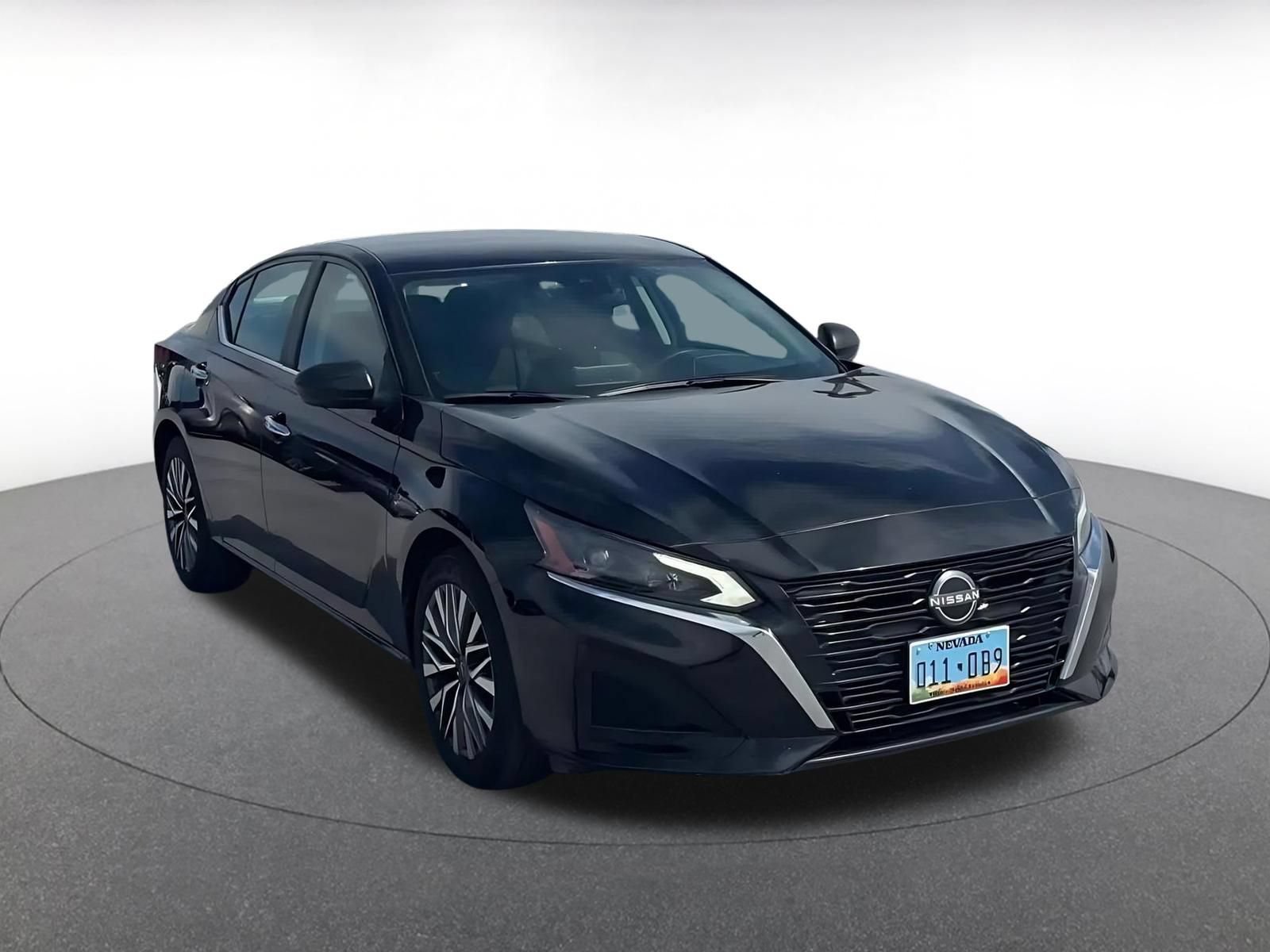 Used 2025 Nissan Altima 2.5 SV FWD image 3