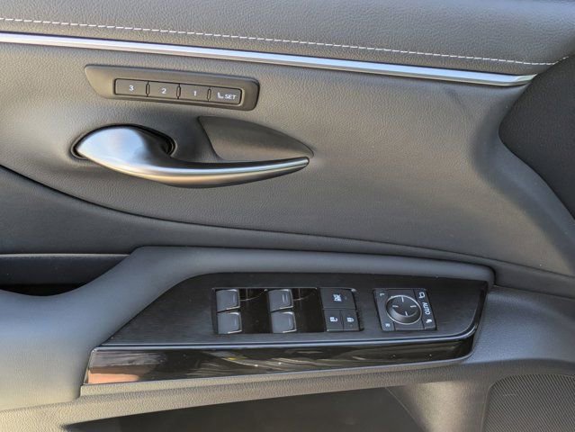Used 2025 Lexus ES 300h w/ Premium Package image 15
