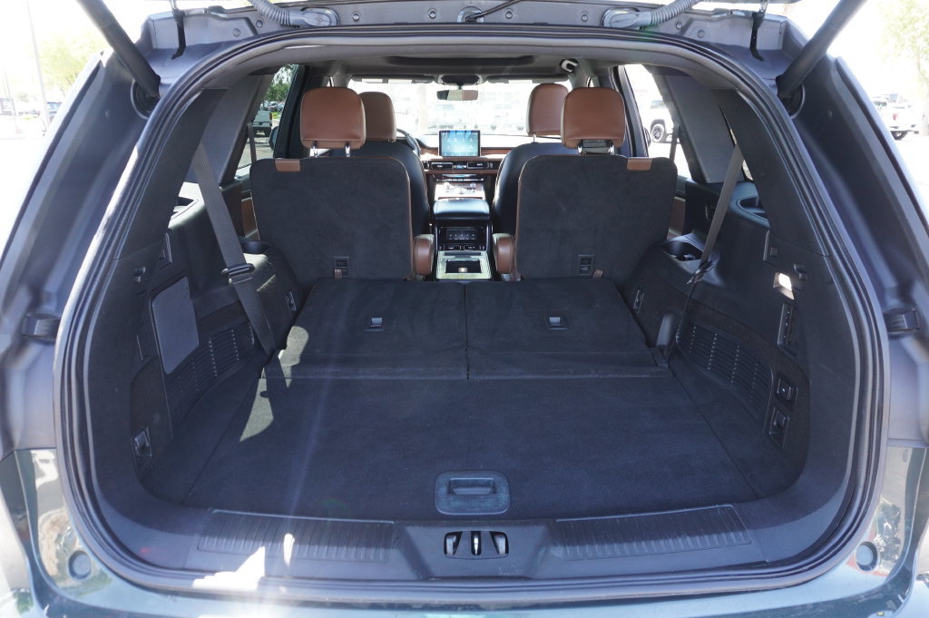Used 2023 Lincoln Aviator Reserve w/ Equipment Group 201A RWD image 9