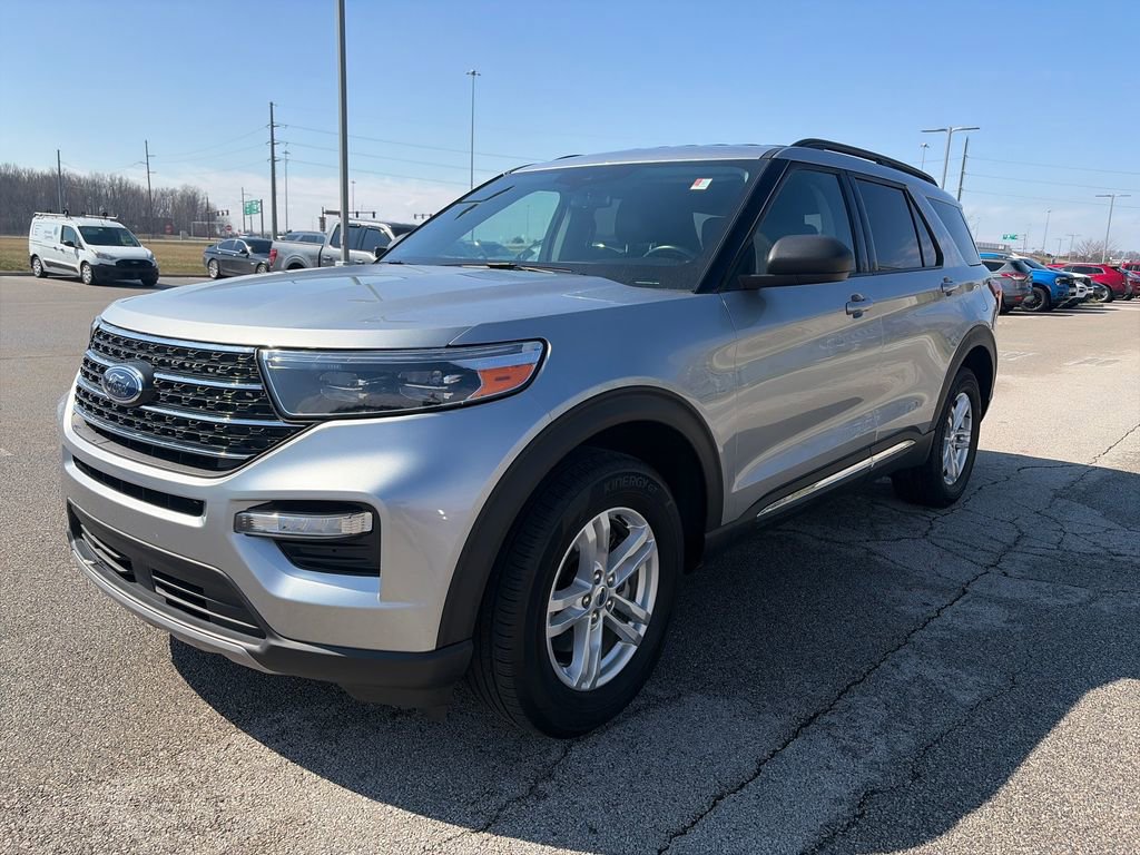 Used 2022 Ford Explorer XLT w/ Equipment Group 202A image 3