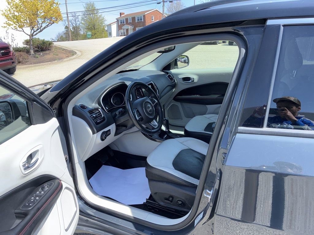 Used 2018 Jeep Compass Limited w/ Navigation Group AWD/4WD image 24