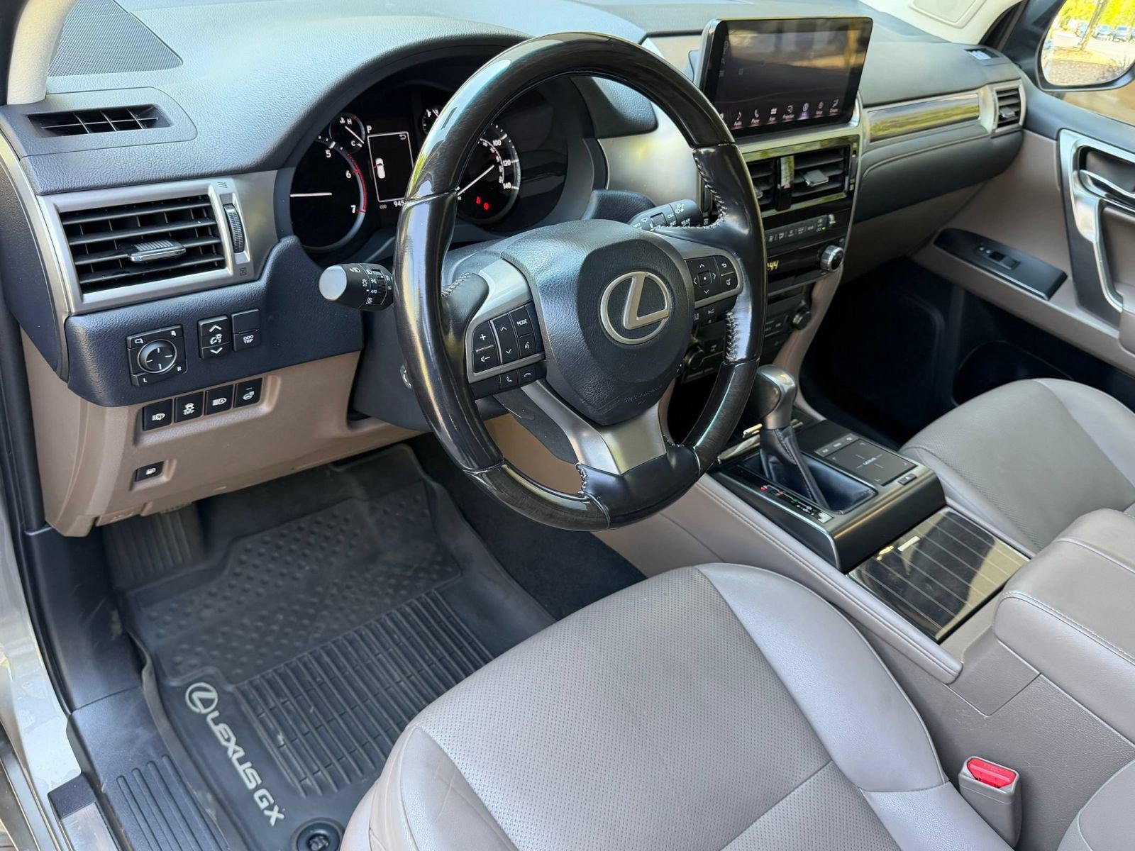 Used 2023 Lexus GX 460 Premium w/ Premium Package AWD/4WD image 4