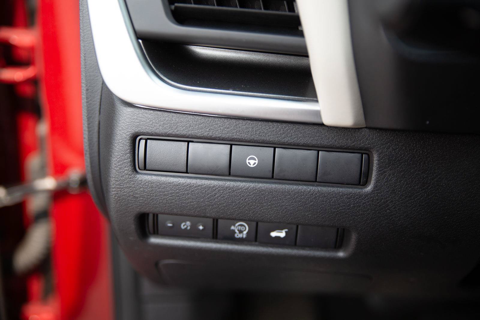Used 2025 Nissan Rogue SV AWD/4WD image 18