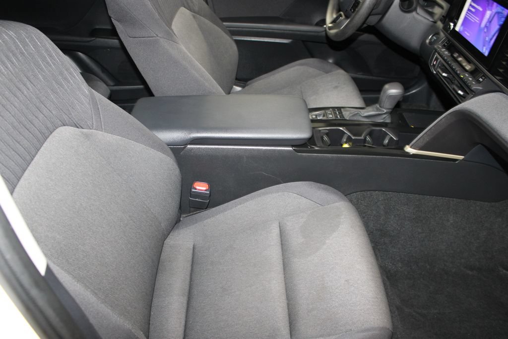 Used 2025 Toyota Camry LE FWD image 18