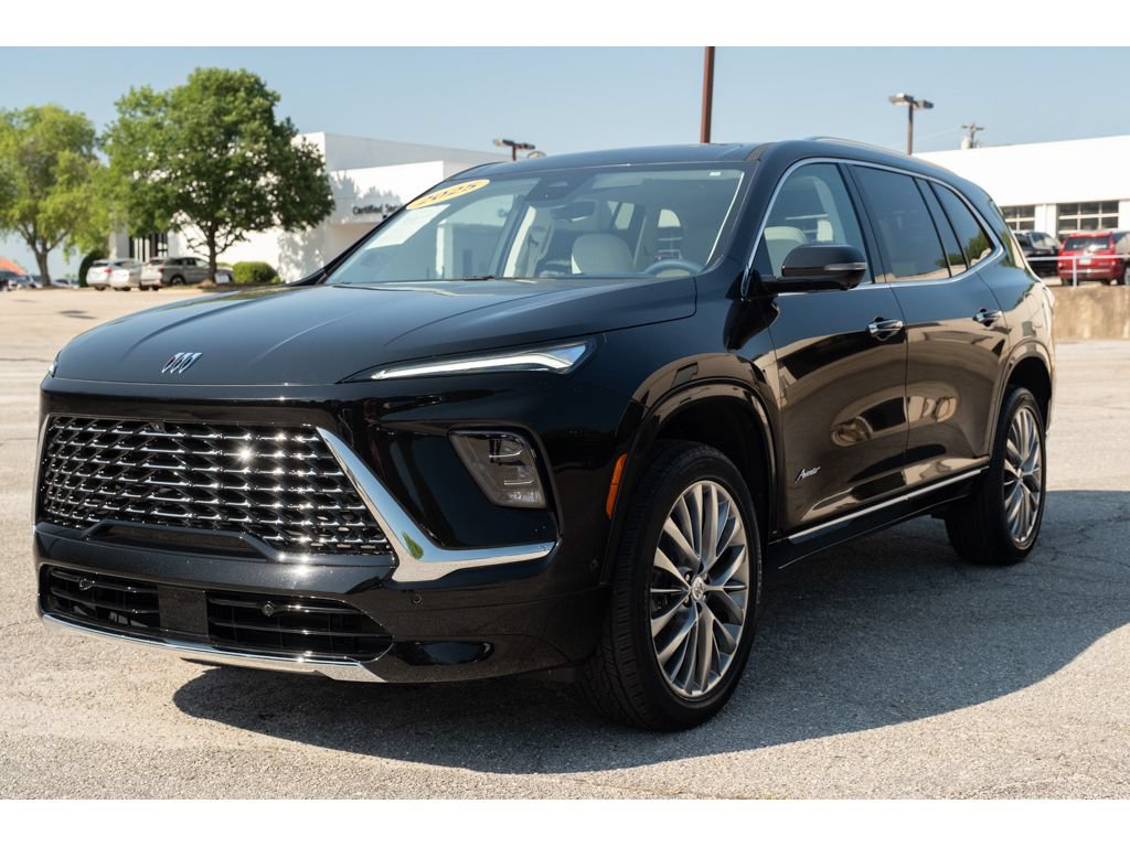 Used 2025 Buick Enclave Avenir w/ Super Cruise Package FWD image 4