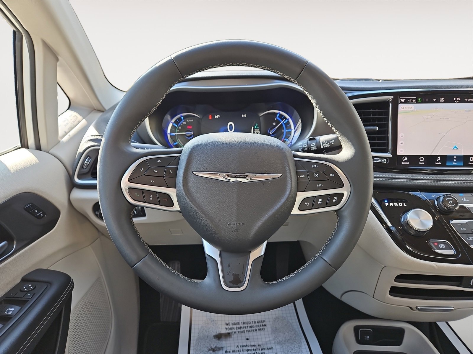 Used 2024 Chrysler Pacifica Select image 12