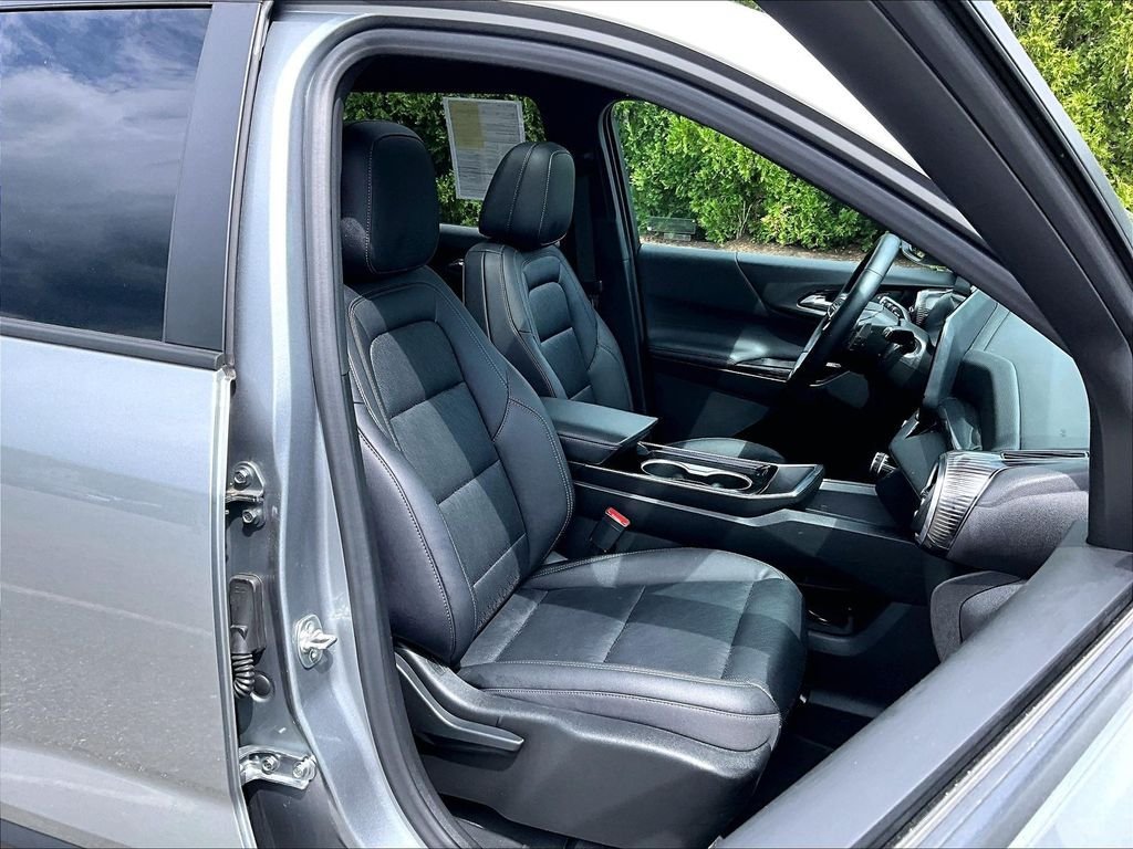 Used 2025 Chevrolet Equinox LT w/ Convenience Package II AWD/4WD image 11