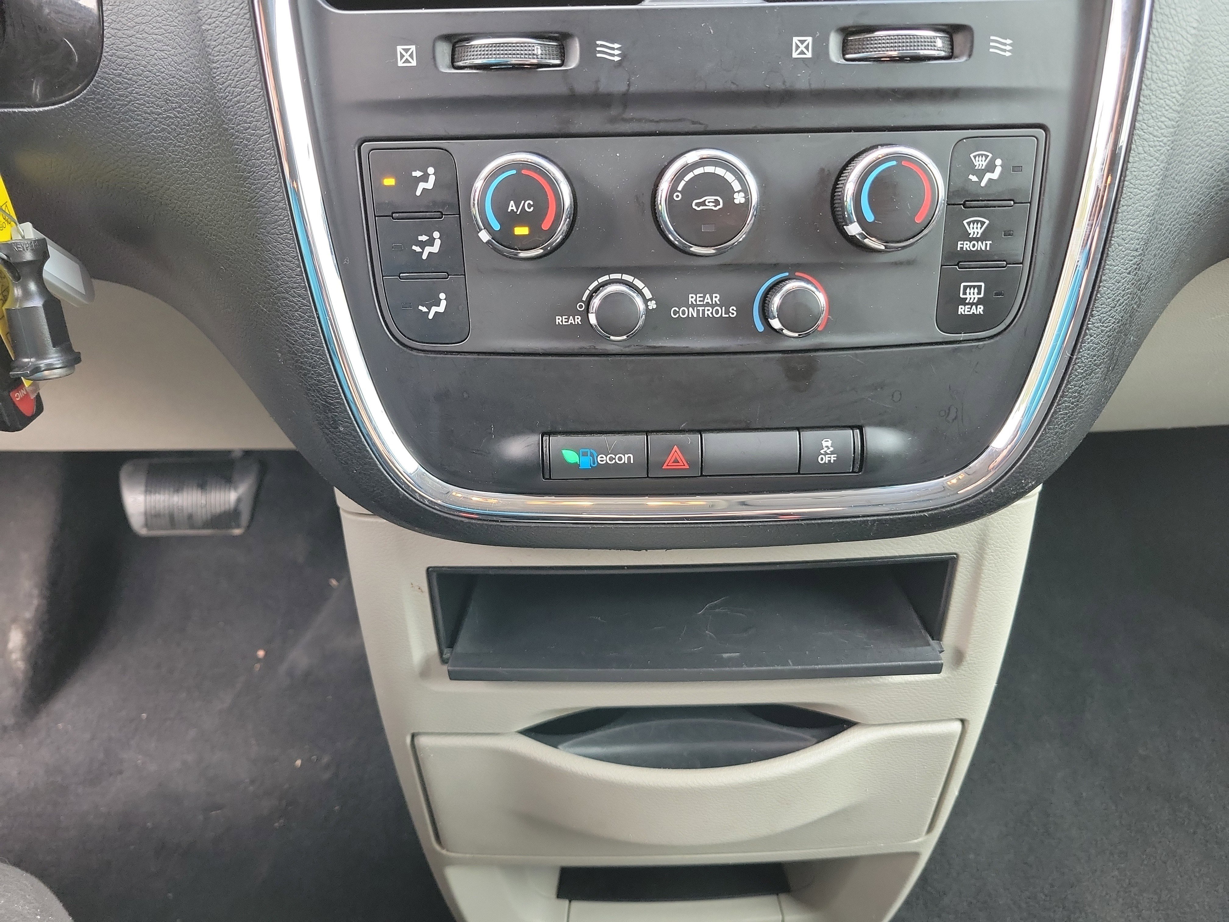 Used 2013 Dodge Grand Caravan SE image 11