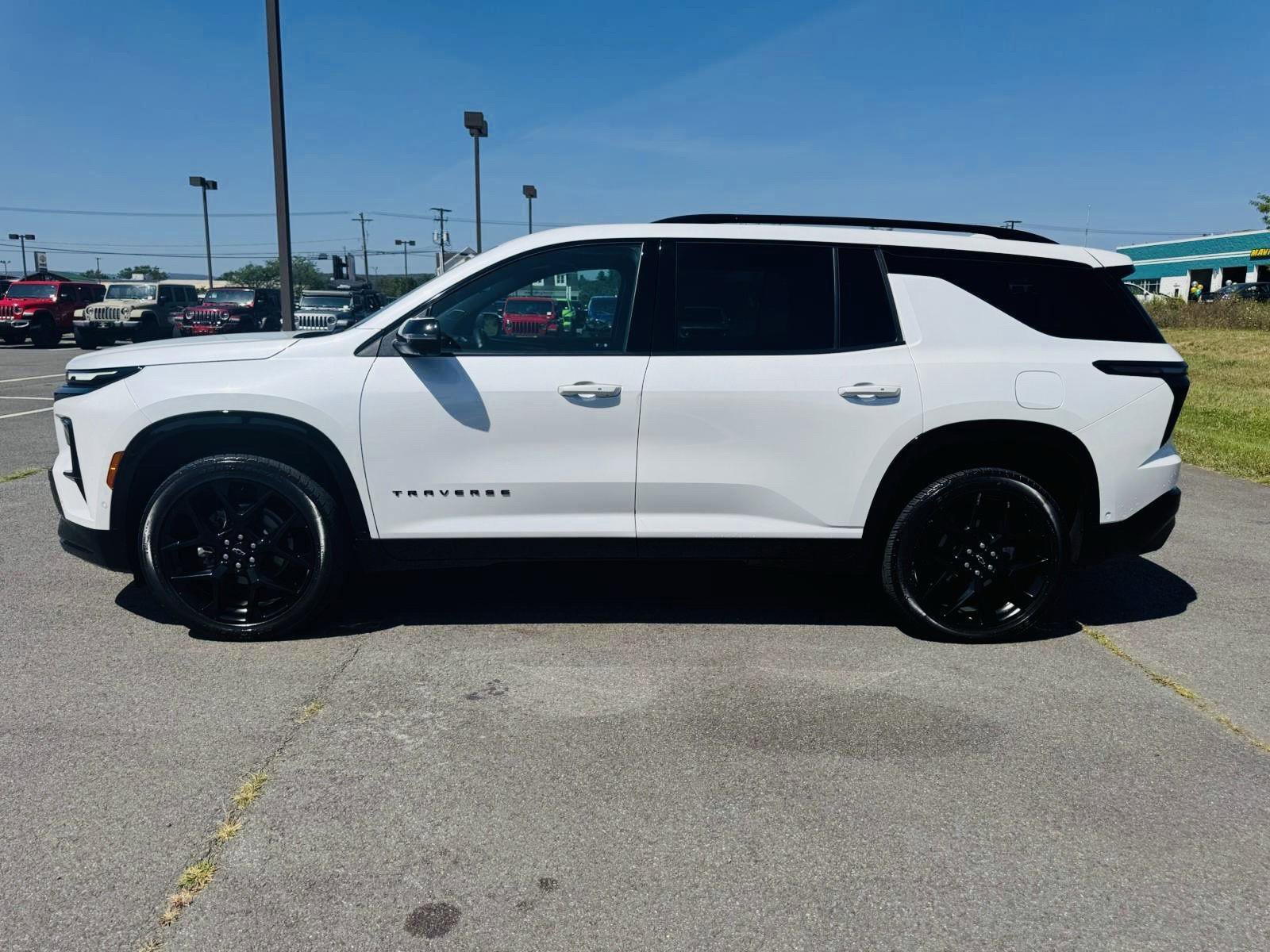 Used 2024 Chevrolet Traverse RS image 3