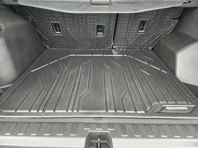 Used 2022 Chevrolet Equinox RS w/ RS Leather Package FWD image 32