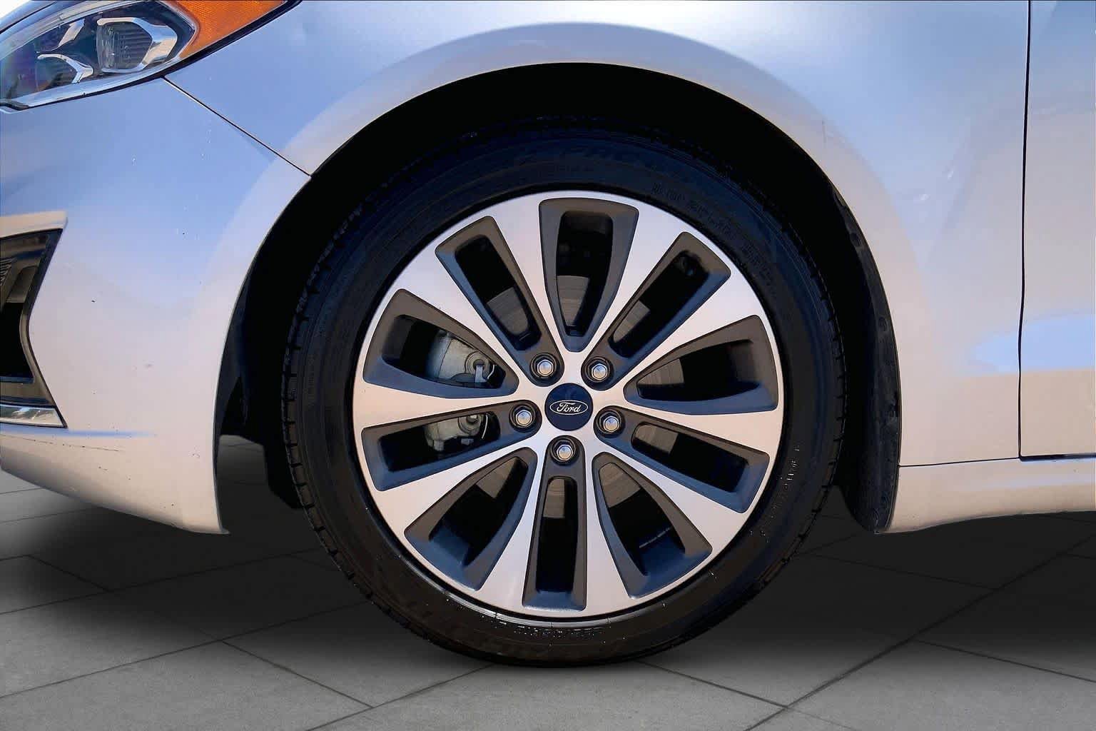 Used 2019 Ford Fusion Titanium AWD/4WD image 11