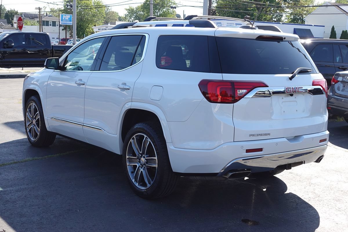 Used 2019 GMC Acadia Denali w/ Technology Package FWD image 2