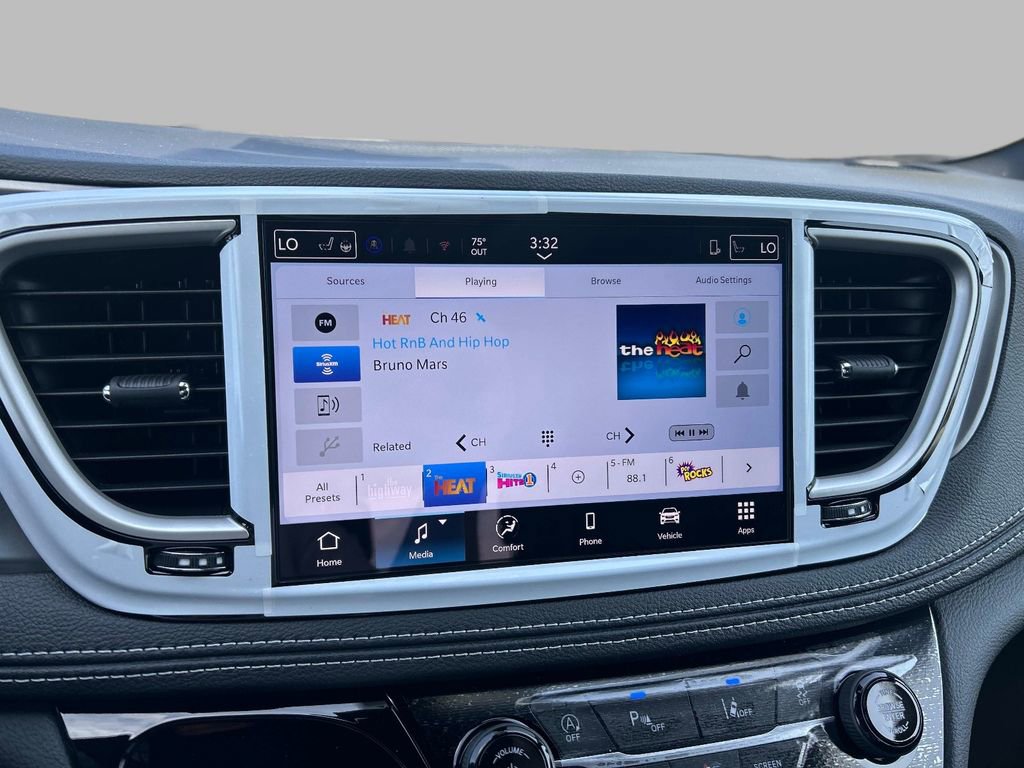 New 2026 Chrysler Pacifica Select AWD/4WD image 8