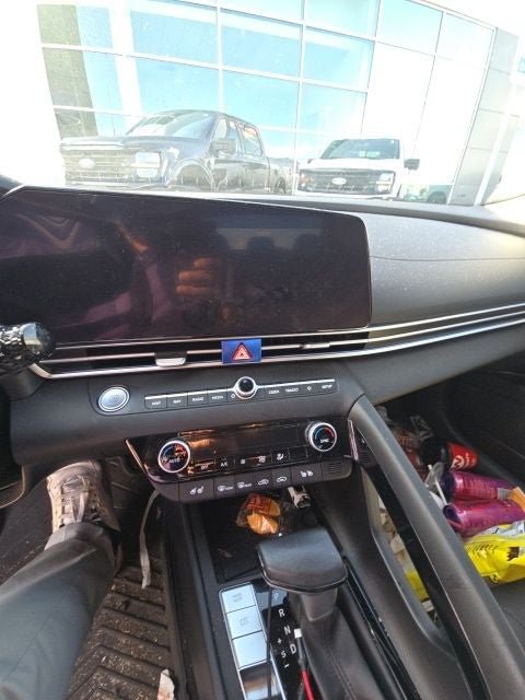 Used 2023 Hyundai Elantra Limited w/ Cargo Package FWD image 13