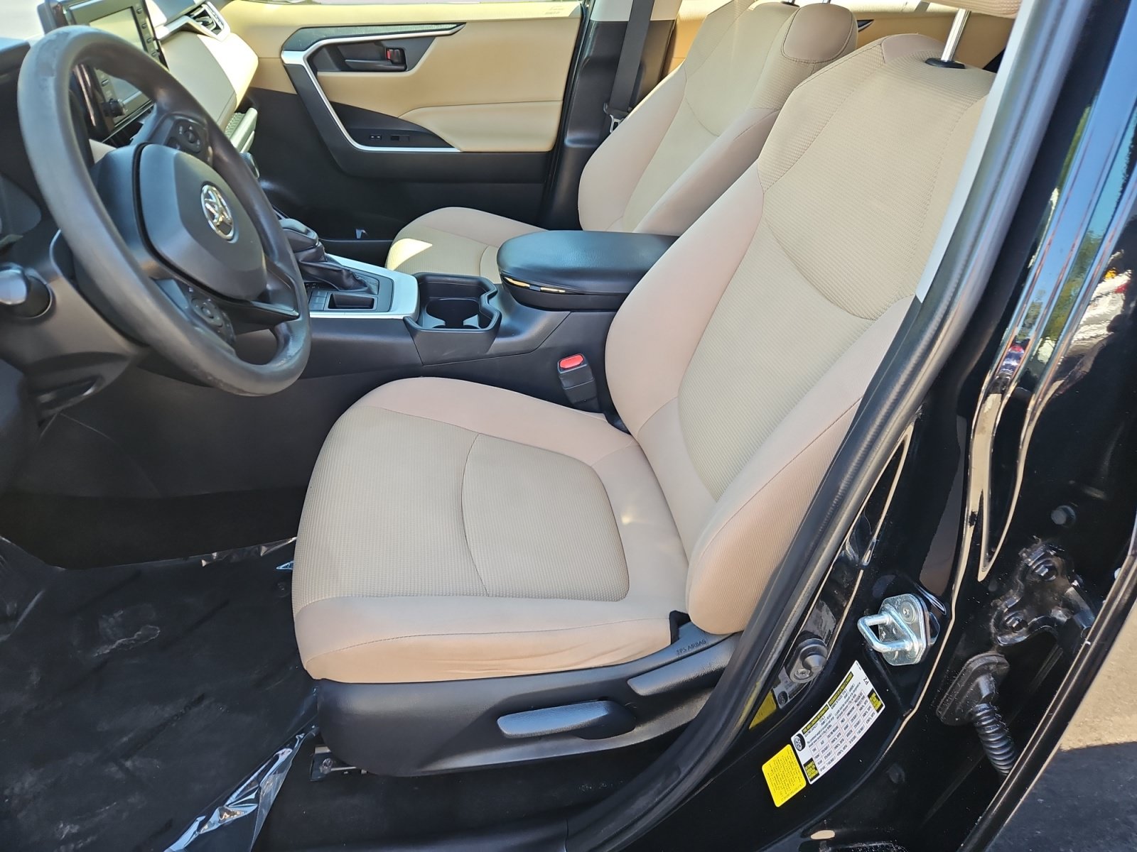 Used 2020 Toyota RAV4 LE FWD image 9
