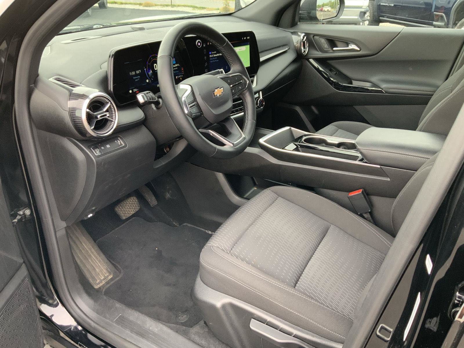 Used 2025 Chevrolet Equinox LT FWD image 24
