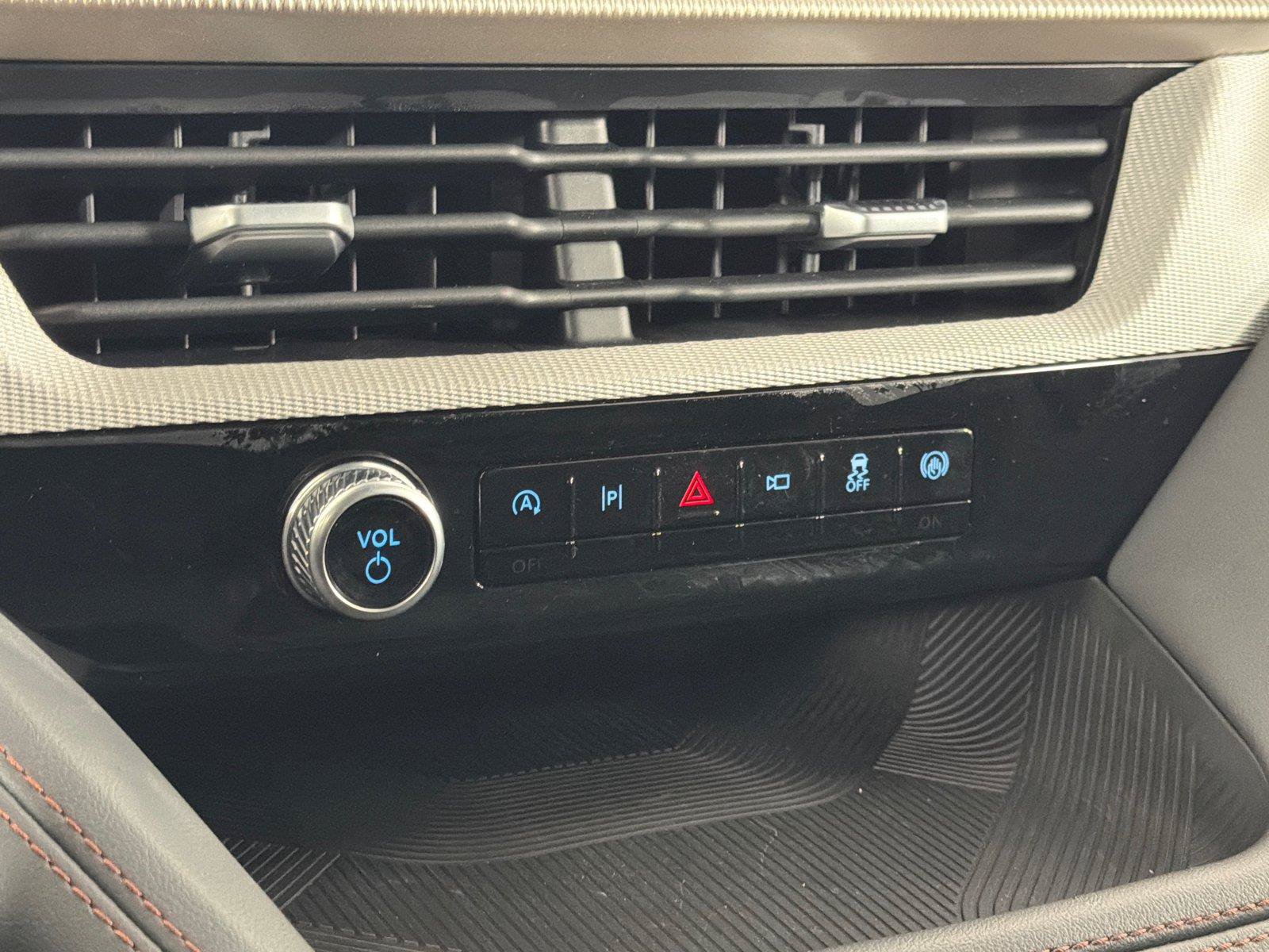 Used 2025 Ford Explorer Active RWD image 25