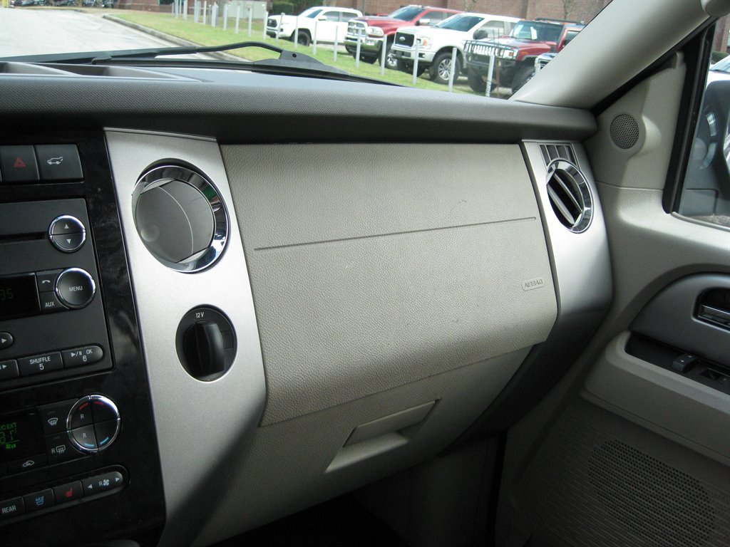 Used 2013 Ford Expedition Limited RWD image 21