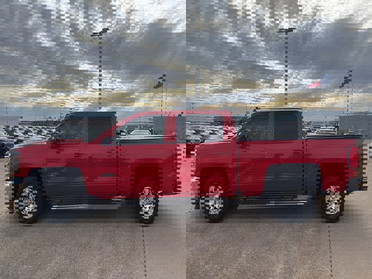 Used 2018 Chevrolet Silverado 1500 LT w/ LT Eassist Package image 4