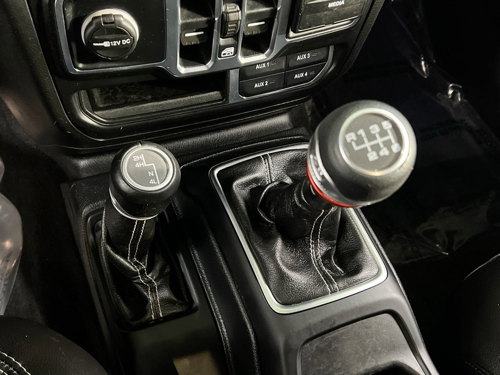 Used 2020 Jeep Wrangler Unlimited Sahara image 25