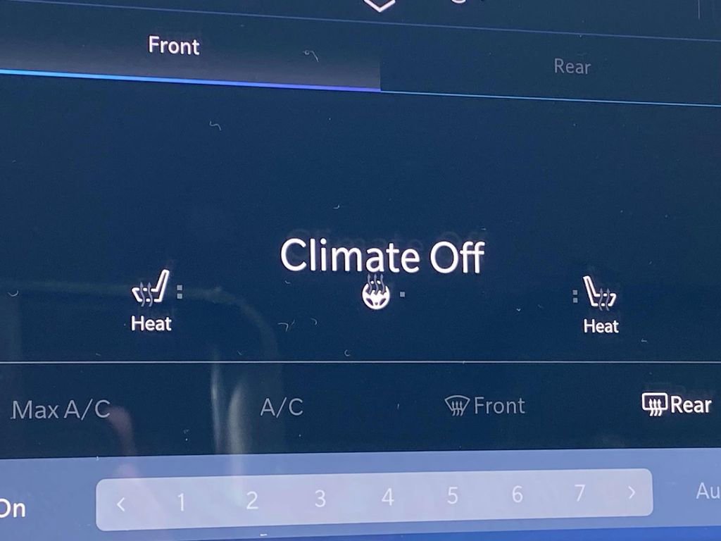 Used 2023 Chrysler Pacifica Touring-L image 27