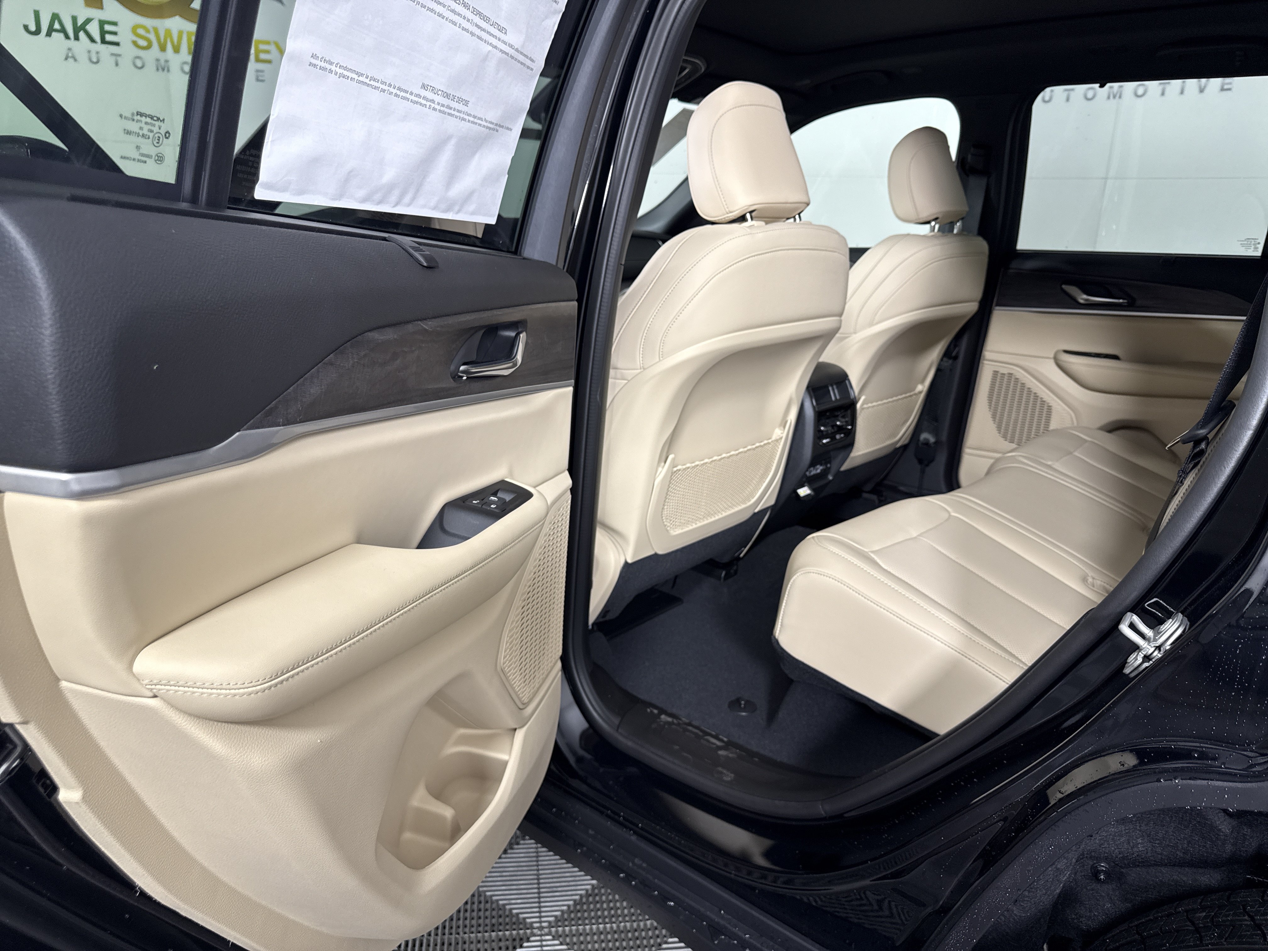 New 2025 Jeep Grand Cherokee Limited w/ Luxury Tech Group II AWD/4WD image 23