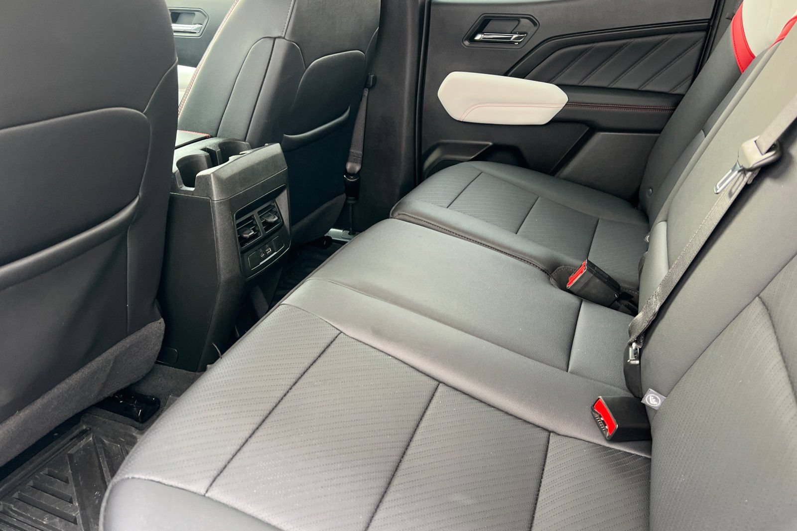 Used 2024 GMC Canyon AT4X w/ AT4X AEV Edition AWD/4WD image 9