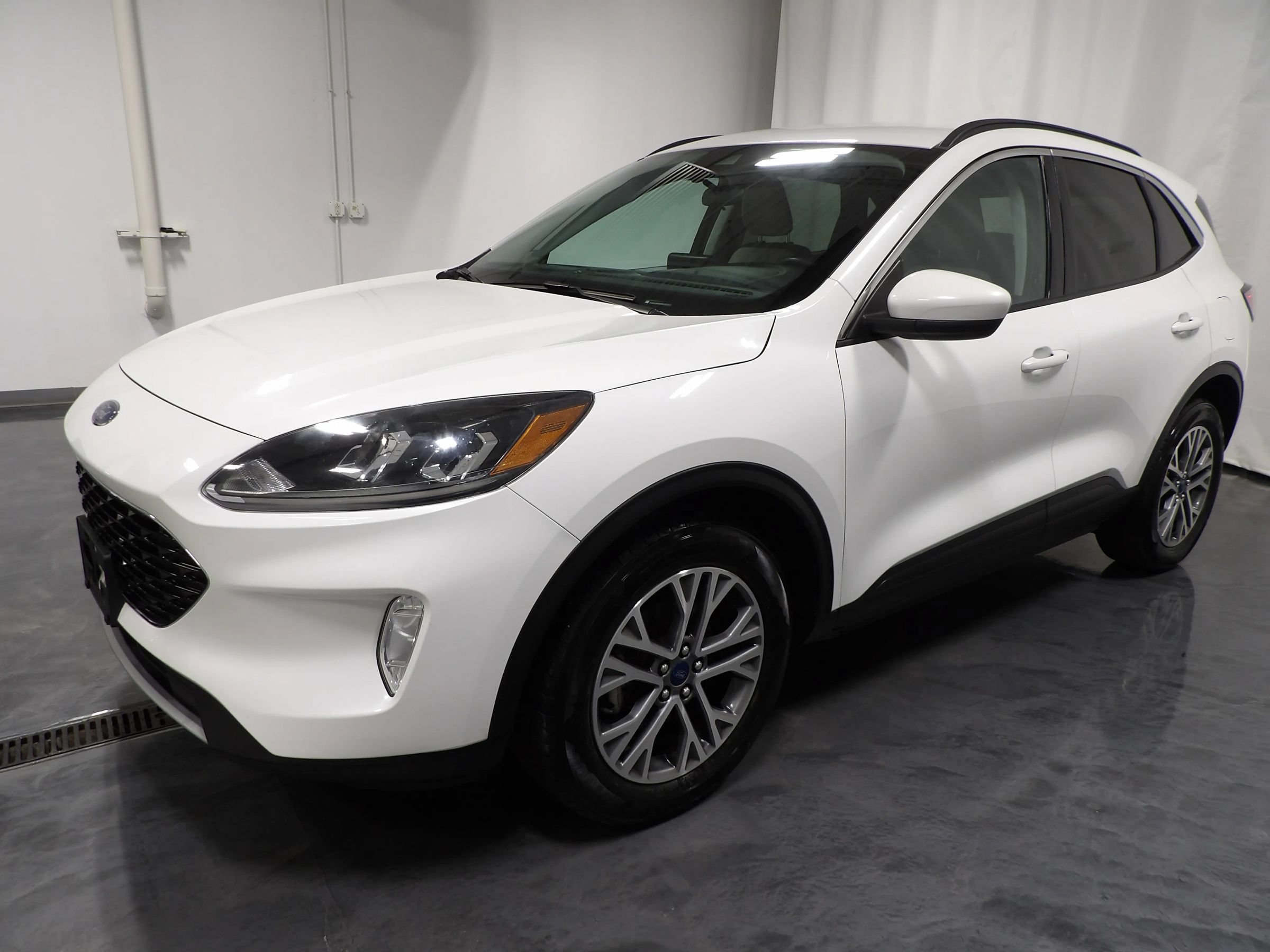 Used 2021 Ford Escape SEL w/ Technology Package AWD/4WD image 3