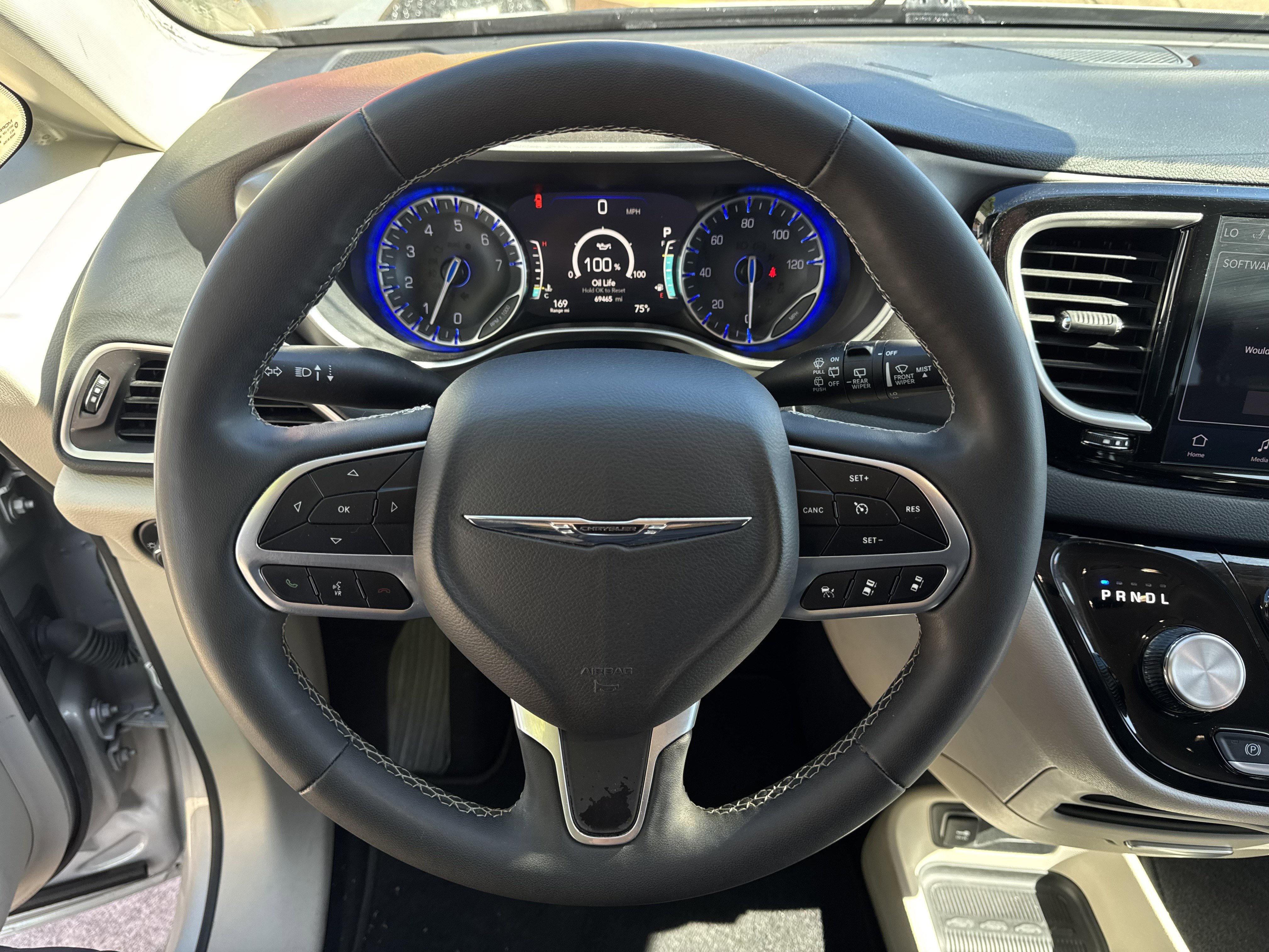 Used 2024 Chrysler Pacifica Touring-L image 17