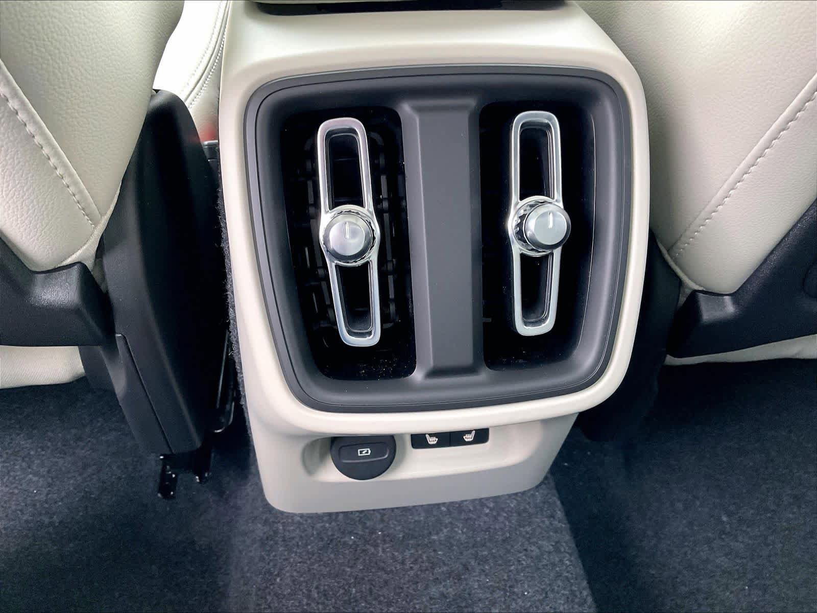 New 2026 Volvo XC40 B5 Plus w/ Protection Package Premier AWD/4WD image 16