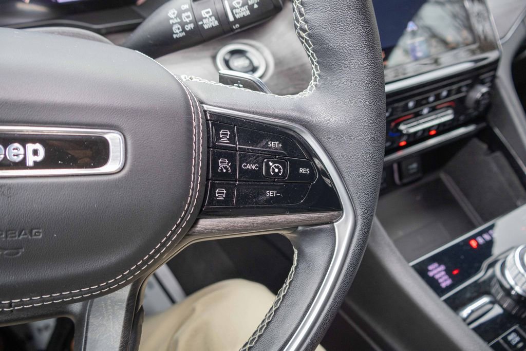 Used 2022 Jeep Grand Cherokee Overland w/ Luxury Tech Group IV image 27